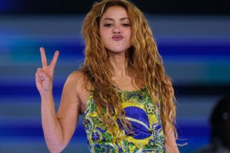shakira größe