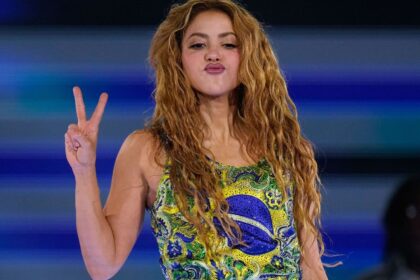 shakira größe